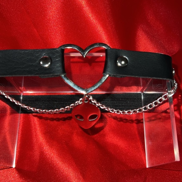 I ❤️ Alien Garter - Picture 9 of 10